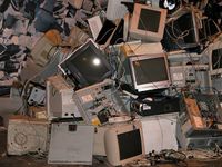 alte Computer, Laptops und Monitore zur Entsorgung